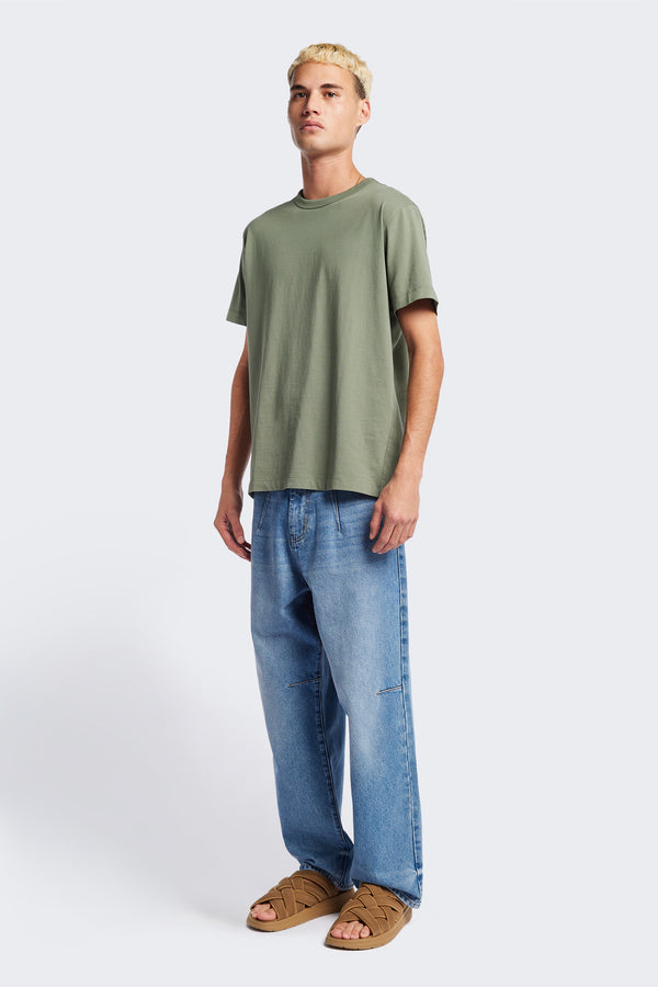 The Radius T-Shirt Sage is a plain cotton tee with a traditional fit that's comfortable and relaxed.