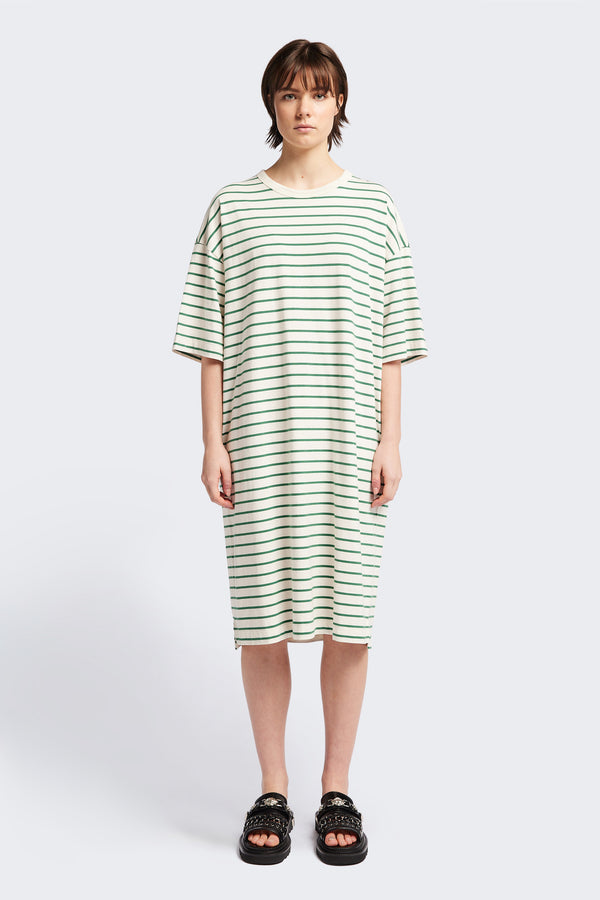 Laid-back, supremely adaptable, and made from pure cotton jersey, the Nadir Dress Green Stripe is the perfect throw-on summer style. Features side-splits, dropped shoulder, and up-sized elbow-grazing sleeves.