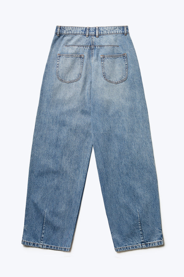 The back of the Reset Baggy Jean, a comfortable and relaxed jean cut from Japanese denim in Mid Blue Wash. Featuring two rear pockets.
