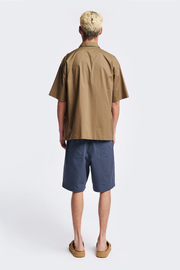 Back of the Degree Pleat Short, a laidback and adaptable easy to weather summer short. Crafted in a blue washed cotton herringbone twill. Available in 5 sizes.
