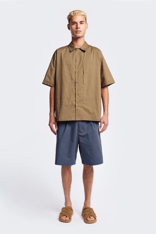 The Degree Pleat Short, a laidback and adaptable easy to weather summer short. Crafted in a blue washed cotton herringbone twill. Available in 5 sizes.