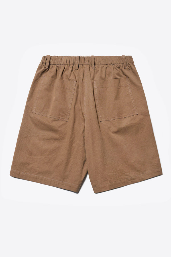Back of The Degree Pleat Short, a laidback and adaptable easy to weather summer short. Crafted in a brown washed cotton herringbone twill. Available in 5 sizes.