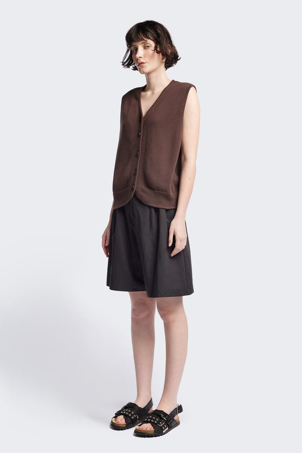 Tailored Depth Short in Black, crafted from soft cotton with pleat front detail, slant pockets, and a relaxed wide leg. Finished with back dart detailing and patch pockets. Available in 6 sizes.