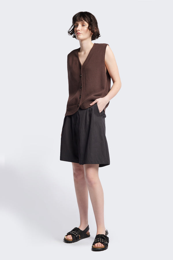 Tailored Depth Short in Black, crafted from soft cotton with pleat front detail, slant pockets, and a relaxed wide leg. Finished with back dart detailing and patch pockets. Available in 6 sizes.