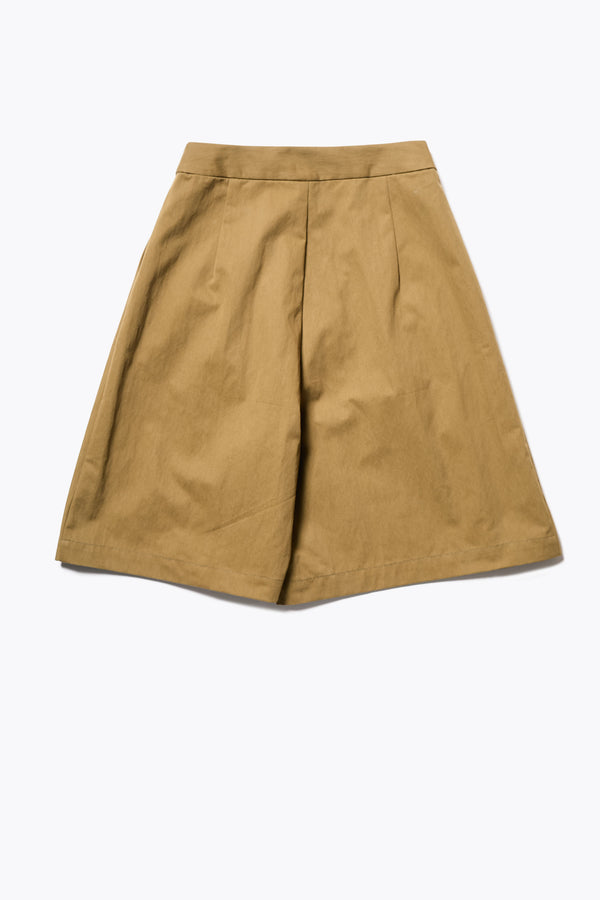 Back of the Tailored Depth Short in Olive Brown, crafted from soft cotton with pleat front detail, slant pockets, and a relaxed wide leg. Finished with back dart detailing and patch pockets. Available in 6 sizes.