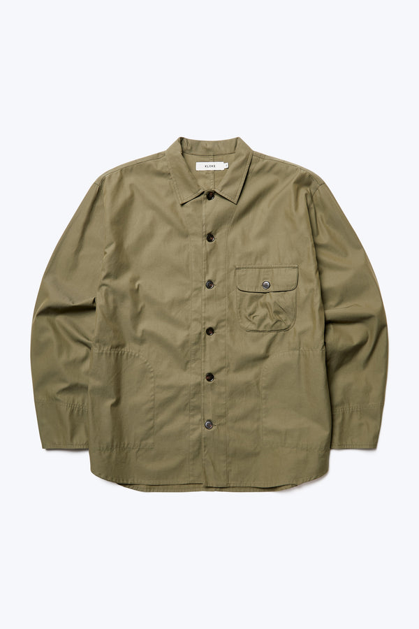 The Territory Overshirt is a military-inspired overshirt made from mid-weight cotton drill in Olive Khaki. This crisp shirt has shaped cuffs with button closure, 3D patch pocket, topstitched placket, side pockets and a rounded hemline. 