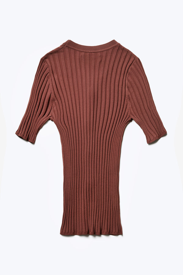 The back of the Delay Short Sleeve Knit Cocoa has rib textured detail and is made from 80% Viscose, 20% Nylon.