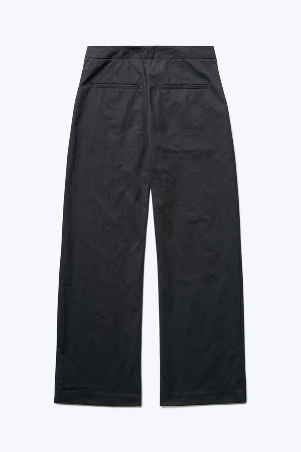 The back of the Grace Pant Black, a slim, straight leg pant with mid-rise waistline. Crafted from a transcendent linen-cotton blend and finished with tailored welt pockets at the rear.