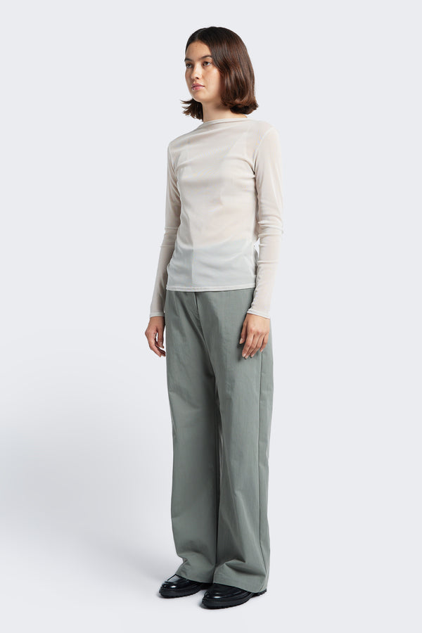 The Grace Pant Grey is a slim, straight leg pant with a mid-rise waistline. Crafted from a linen-cotton blend and finished with tailored welt pockets at the rear and gently angled side pockets. Styled with the Exist Long Sleeve Mesh Top Ecru.