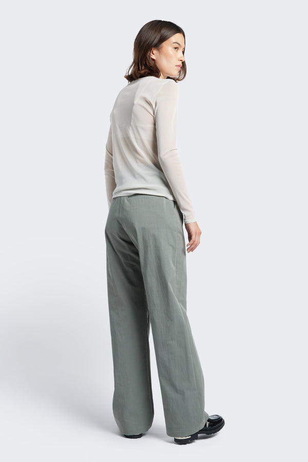 The back of the Grace Pant Grey, a slim, straight leg pant with a mid-rise waistline. Crafted from a linen-cotton blend and finished with tailored welt pockets at the rear.