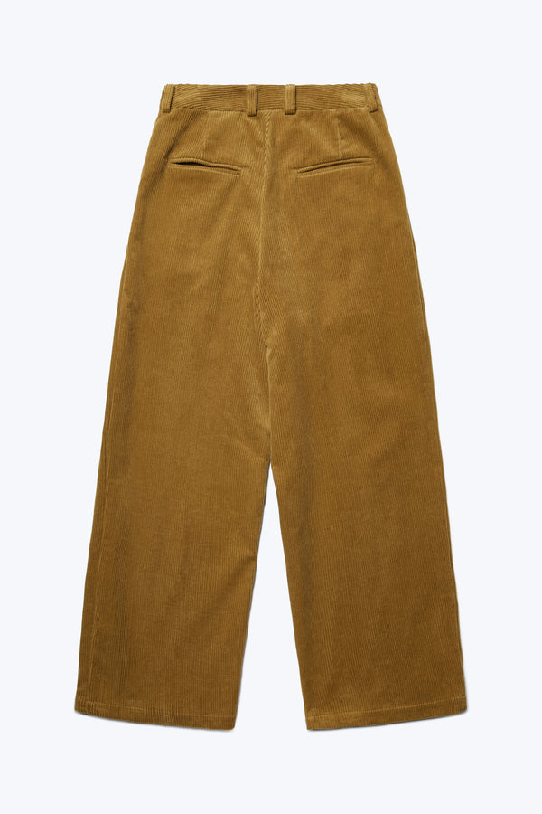 The back of the Interim Pant Golden Tan, a semi-tailored cord pant with a loose fit. Featuring two button-closing back pockets to keep valuables safe.