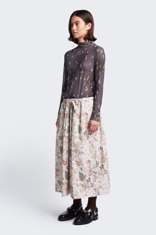 The Interlude Skirt Floral, is a full gathered skirt with an elasticated waistband and two front welt pockets. Styled with the Sandpiper Mesh Long Sleeve Top in Charcoal.