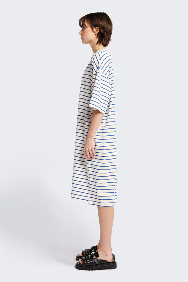 Side profile of the Nadir Dress Blue Stripe. This laid-back dress is from pure cotton jersey and a perfect summer style. 