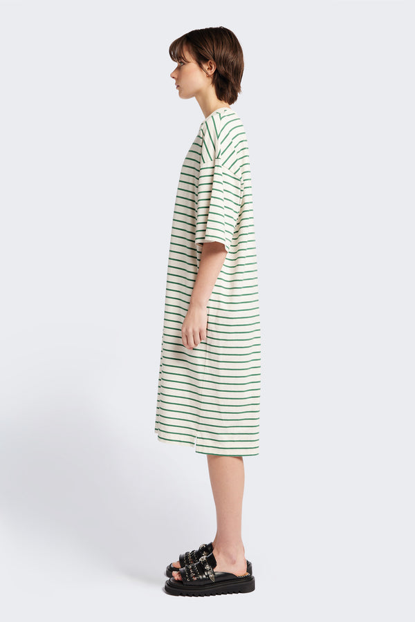 Side profile of the Nadir Dress Green Stripe. This laid-back dress is from pure cotton jersey and a perfect summer style. 