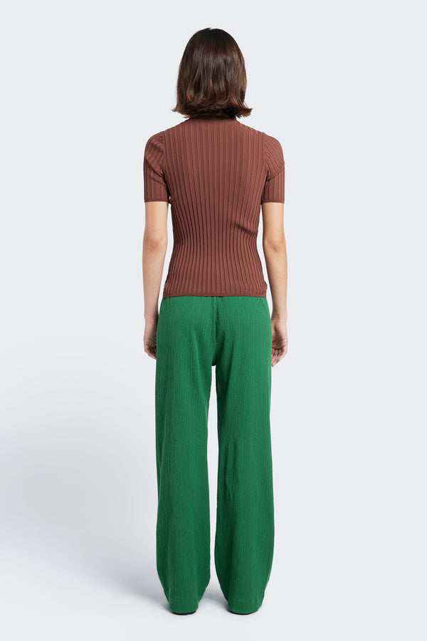 The back of the Oracle Crinkle Pant Green, a slinky, slim fit pant made from a special crinkle fabrication. This refined style is the perfect evening option.