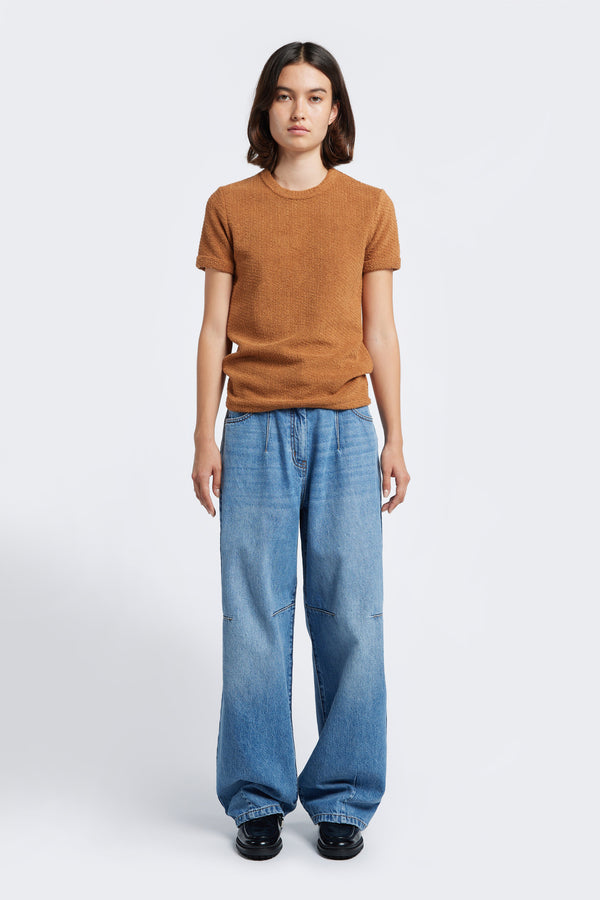 A baggy jean cut from Japanese denim in Mid Blue Wash. The comfortable Reset Jean features two darts at the centre front waistline and darts across the knee.