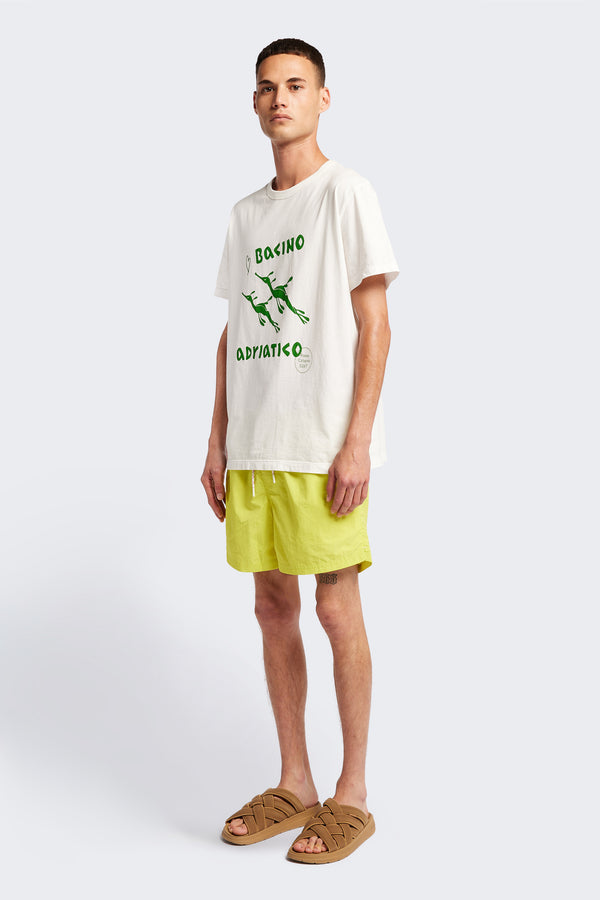 A classic cut t-shirt in a soft cotton jersey, with a thick rib neckline and straight hem. With this seasons Kloke Bacino placement print in green. Available in 5 sizes. 