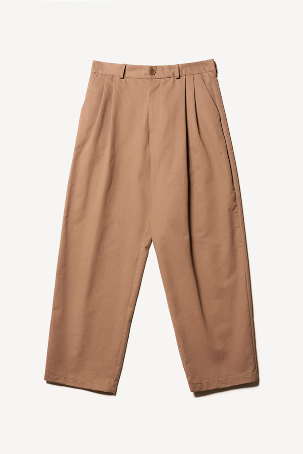 Flat front shot of the logic pleat pant in clay, A relaxed cotton trouser with pleated front and tapered leg