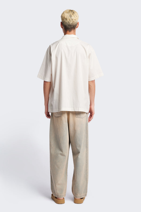 Back of the Ecru Perisi shirt in lightweight micro ripstop cotton, featuring deep double patch map pockets at the chest, buttoned-up design, and a relaxed straight hemline. Available in sizes XS, S, M, L, and XL.