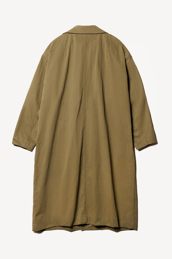 Flat back of the venture trench coat in kelp green. An oversized fit in cotton-nylon with structured collar and flap pockets