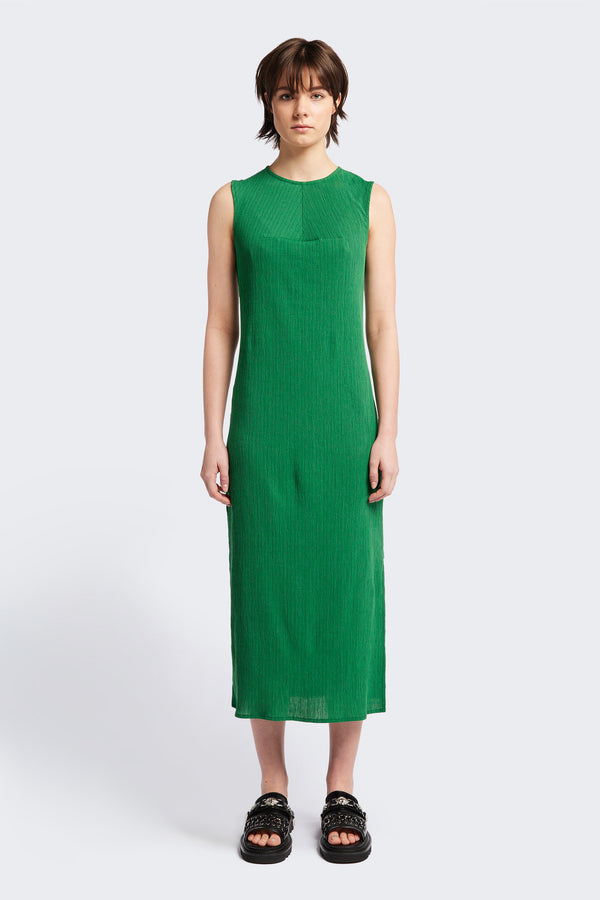 The Level Crinkle Dress in Green, a loose slim fit and stylish long length. Cut from lightweight crinkled crepe fabric this dress exudes everyday sophistication. Available in 4 sizes.