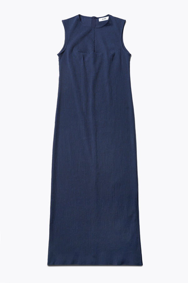 The Level Crinkle Dress in Ink Navy Blue, a loose slim fit and stylish long length. Cut from lightweight crinkled crepe fabric this dress exudes everyday sophistication. Available in 4 sizes.