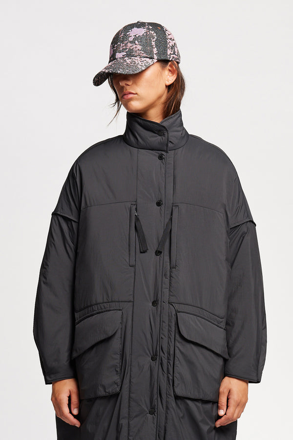 women - front view of model wearing the Orbital Jacquard Cap in Purple Print.  