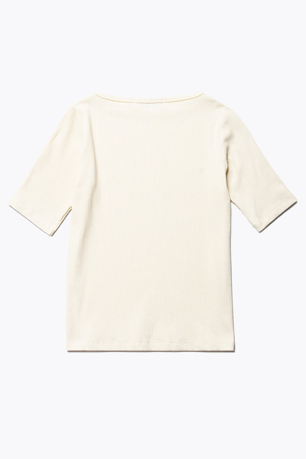 Flat Back of the arbour top, a slim-fitting t-shirt-style top, in pale yellow. With a boat neckline and single bind trim, made from fine Japanese rib knit with slight stretch, perfect for casual and stylish outfits