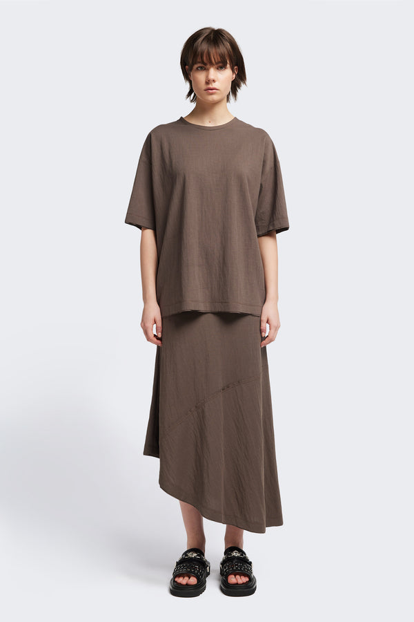 Front of the Chaise top in Taupe, a relaxed crew-neck top in a Japanese rayon blend with short sleeves, boxy fit, raw hemline, and exposed seam detail across the mid-back.