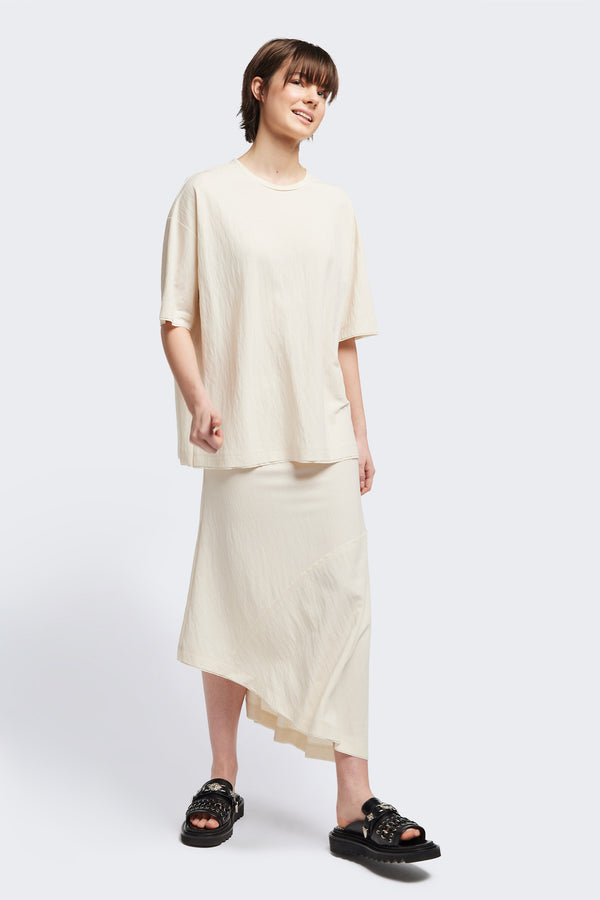 Front of the Chaise top in Ecru, a relaxed crew-neck top in a Japanese rayon blend with short sleeves, boxy fit, raw hemline, and exposed seam detail across the mid-back.