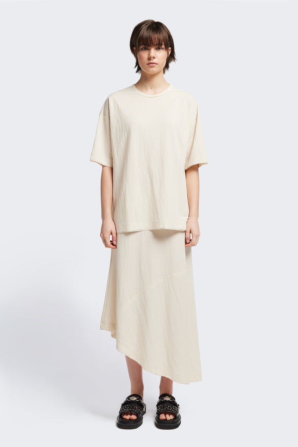 Front of the Chaise top in Ecru, a relaxed crew-neck top in a Japanese rayon blend with short sleeves, boxy fit, raw hemline, and exposed seam detail across the mid-back.