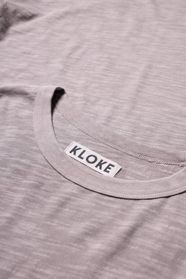 Close up of the Mauve Declare Tee in pigment-dyed slub cotton with relaxed boxy fit 