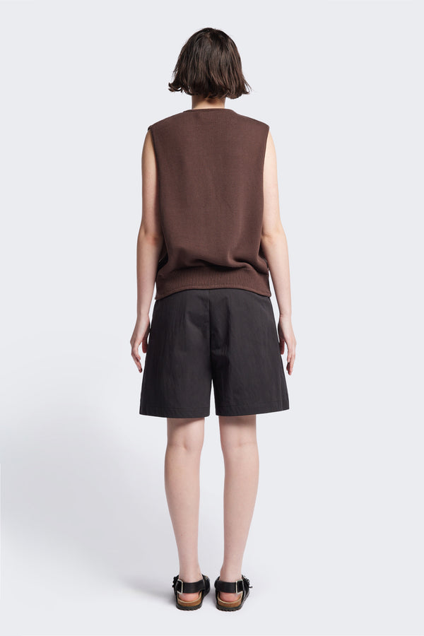 Back of the Tailored Depth Short in Black, crafted from soft cotton with pleat front detail, slant pockets, and a relaxed wide leg. Finished with back dart detailing and patch pockets. Available in 6 sizes. 