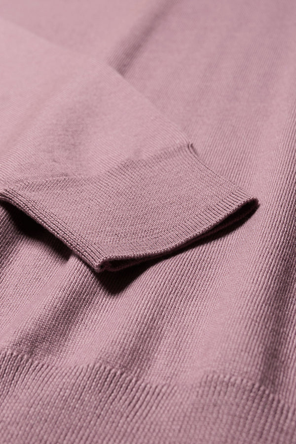 Close up fabric detail of the Descend loose fit merino knit in Mauve 