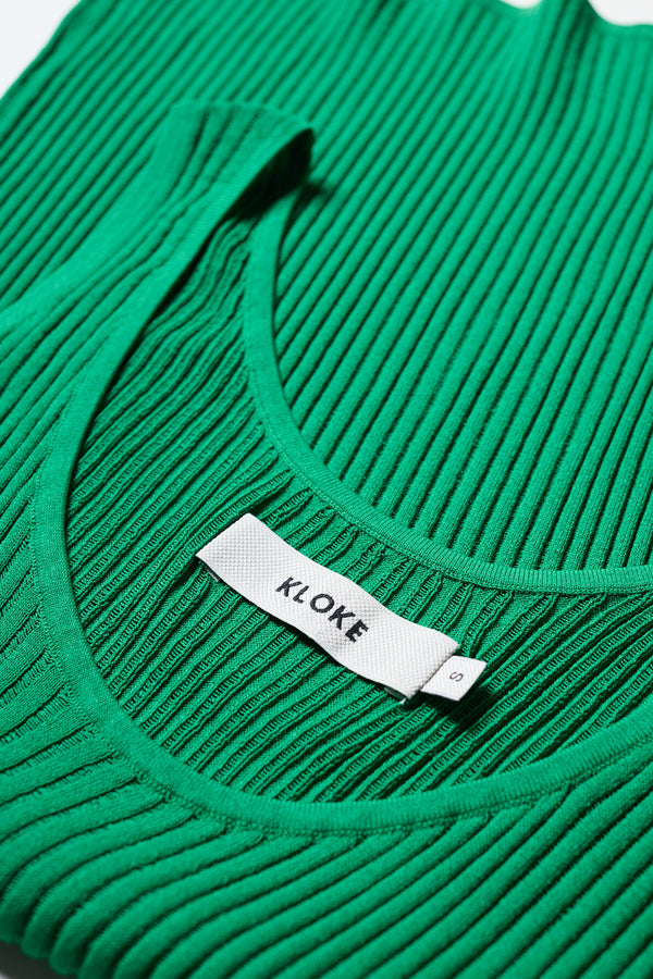 Close-up of the green Duet Knit Singlet’s drop-stitch knit and tubular trim finish.