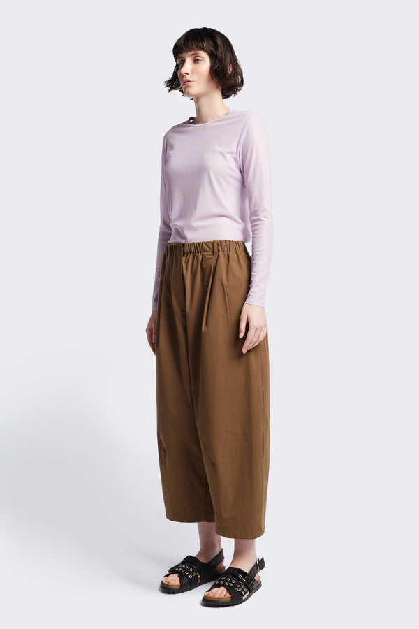 The Factor Pleat Pant in Brown. A relaxed-fit pants with an encased elastic waistband, darted hem detail, side entry pockets, and back patch pockets. Comfortable and perfect for summer. Available in 6 sizes. 