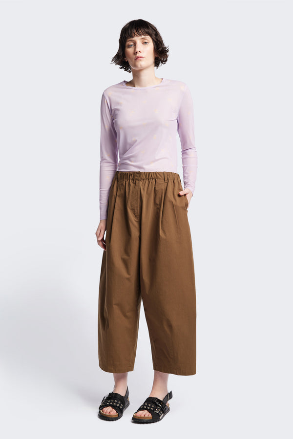 The Factor Pleat Pant in Brown. A relaxed-fit pants with an encased elastic waistband, darted hem detail, side entry pockets, and back patch pockets. Comfortable and perfect for summer. Available in 6 sizes. 