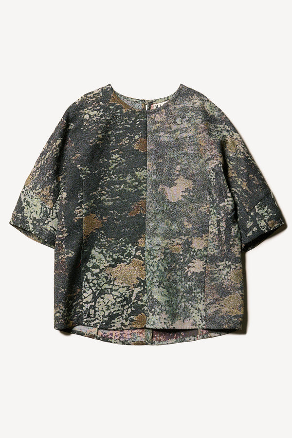 Flat front of the forge top in green print featuring a unique woven jacquard fabric with real tree camouflage pattern, sculptured panelled sleeves, and a contemporary fit