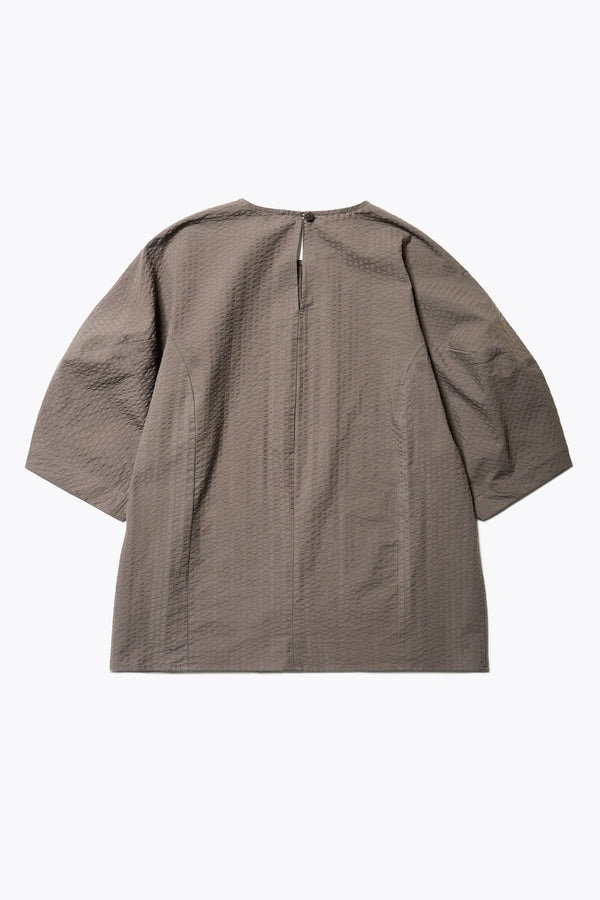 Back of the Geos Panel Top in Brown textured cotton seersucker with gently shaped sculpted sleeves, perfect for summer. Available in 5 sizes. 