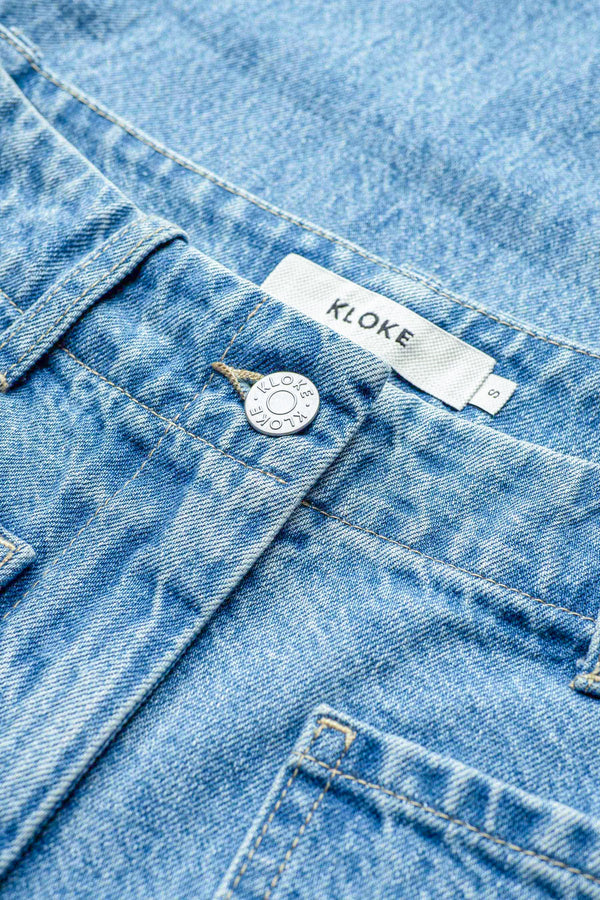 Close up of The Interval Jean in Pale Wash. A well-loved Kloke classic. A straight, wide leg with higher rise waist, back yoke detail, and feature patch pockets. Crafted from premium 12oz Japanese denim.