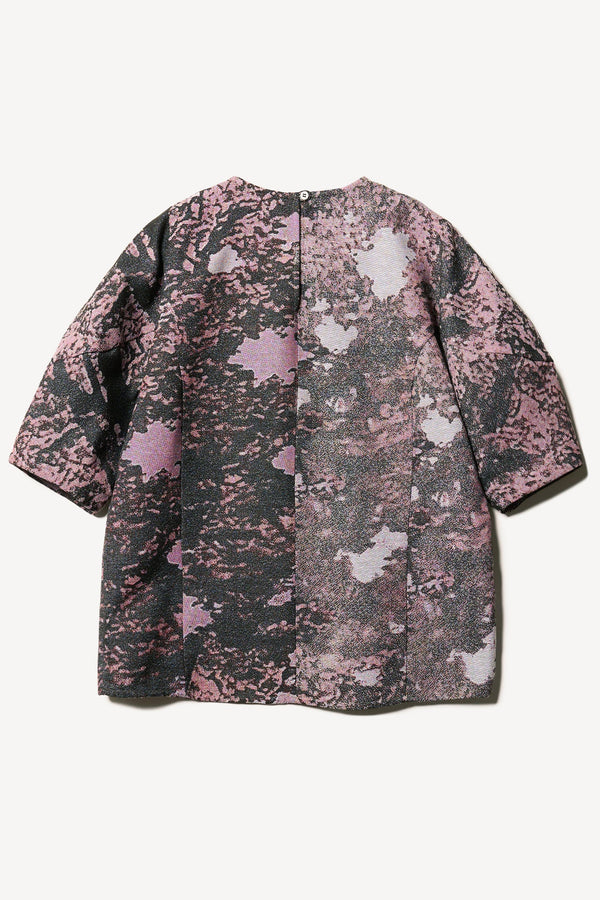 Flat back of the forge top in purple print featuring a unique woven jacquard fabric with real tree camouflage pattern, sculptured panelled sleeves, and a contemporary fit