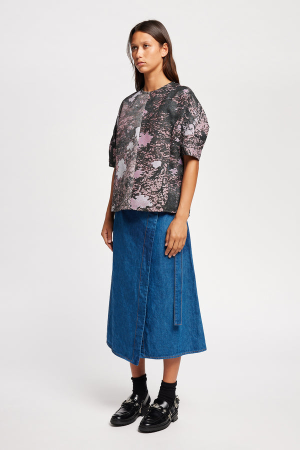 Front of the model in the forge top in purple print featuring a unique woven jacquard fabric with real tree camouflage pattern, sculptured panelled sleeves, and a contemporary fit