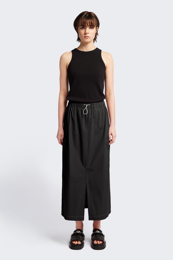 The Opus Skirt Black is a straight, mid-length skirt with centre-front spilt, elasticated waist with toggle adjustment and side-patch pockets. Features contrast topstitch in white. 