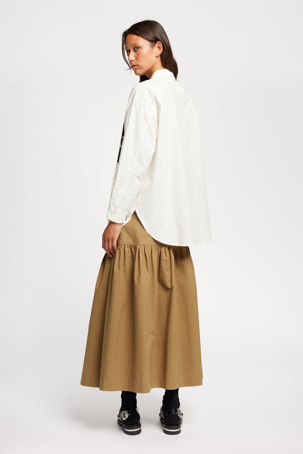 Back of Model wearing the Pano shirt, an off-white printed shirt with relaxed fit, structured collar, and vintage-photo placement print.