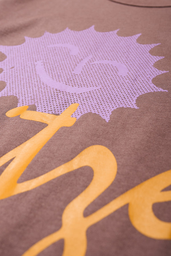 Close up details of the Pfutze Print T Shirt in Cocoa Brown. A classic t-shirt cut from a soft cotton jersey, with a thick rib neckline and straight hem. Available in 5 sizes. 