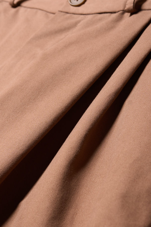 Close up fabric details of the Seleno pants in Clay Brown with a relaxed, tapered leg and pleat detailing.
