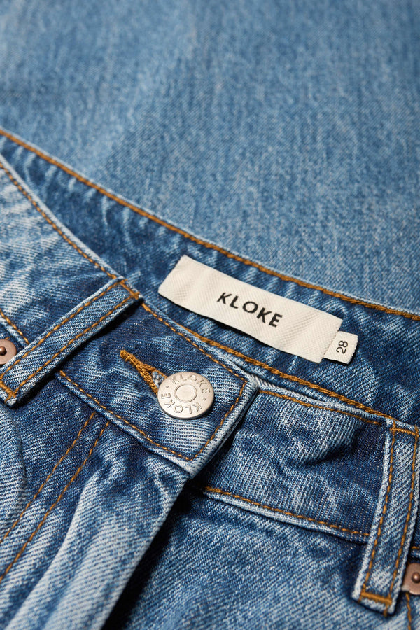 Close up details of the Temple Jean in Mid Wash Blue, 100% Cotton. A relaxed laid-back fit, featuring traditional 5 pocket configuration and Kloke hardware. Available in 10 sizes. 