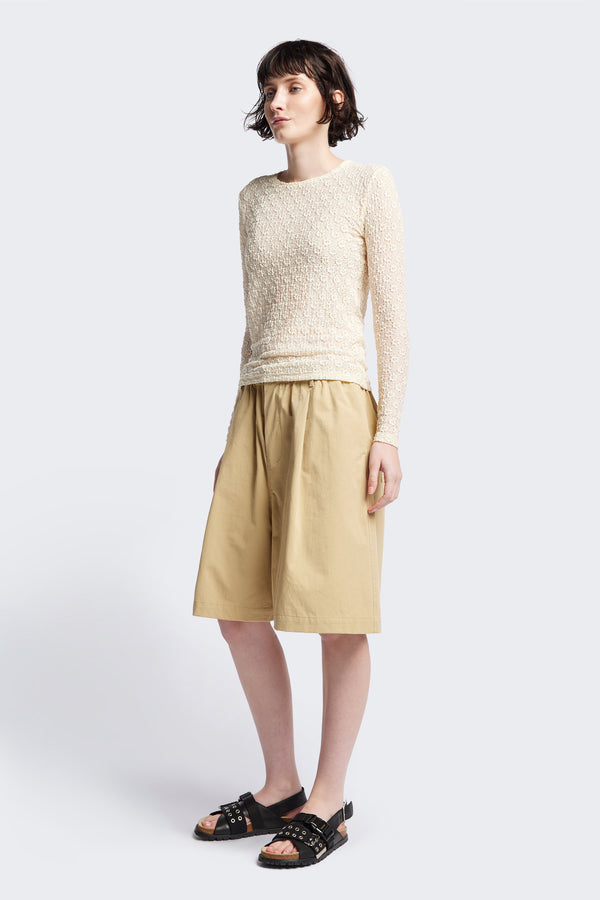 The Terme Short in Sand, Relaxed and effortless wide-leg shorts with an elastic waistband, side pockets, and made from a breathable herringbone twill. Available in 5 sizes.