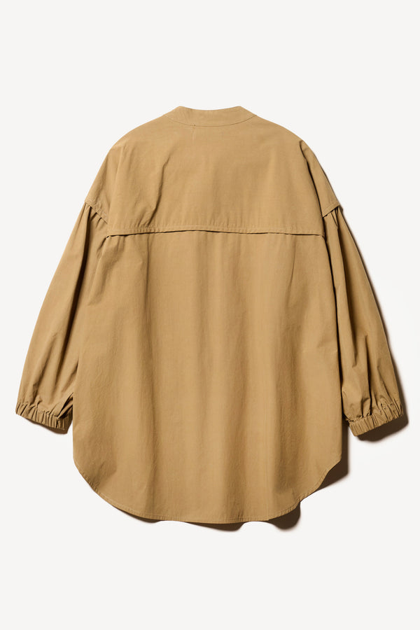 Flat back of the Transit Gathered Blouse in Dusty Olive a relaxed band collar shirt with dropped shoulders, pleated sleeves, and a curved hemline.