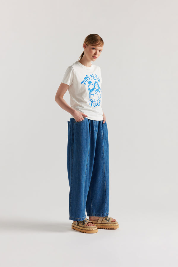 Front of model in the Off white Classic T-shirt in organic cotton jersey with Tutti Felice placement print